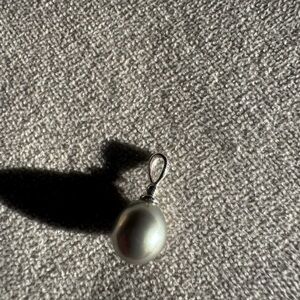 Elegant Silver Pearl Pendant